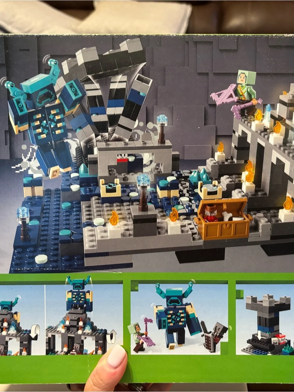 LEGO Minecraft 21246 The Deep Dark Battle set